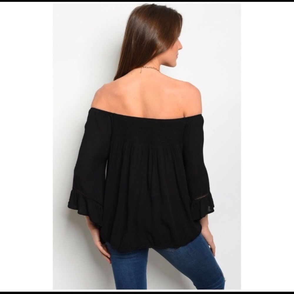 🌻Black Off The Shoulder Shirt🌻 - Picture 2 of 5